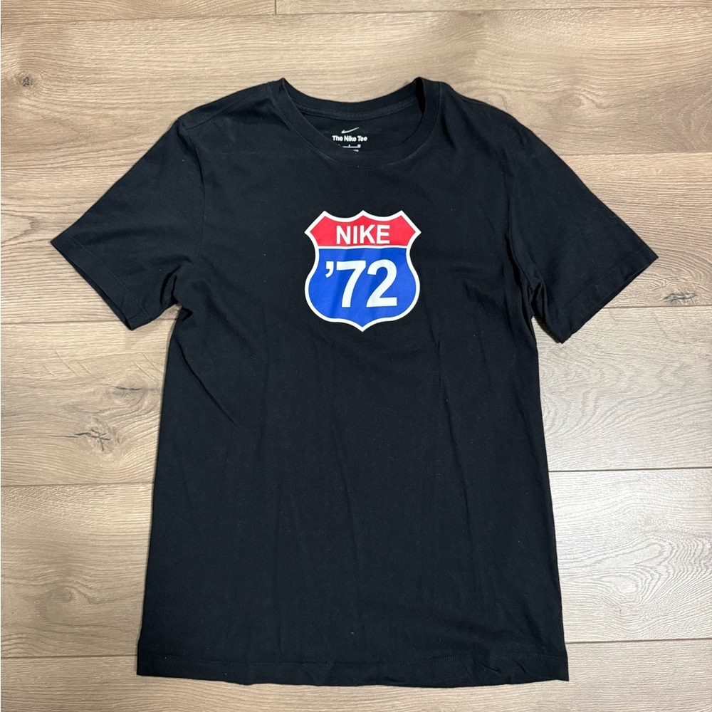 Mens Nike Black and Blue Short Sleeve Tee Used